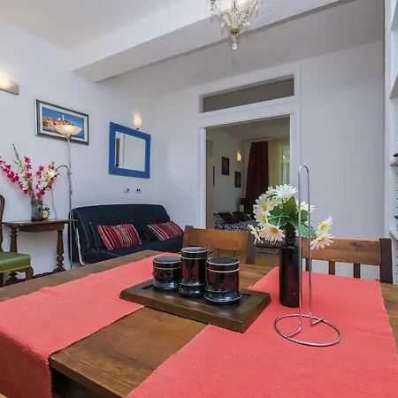 Daria Apartment *